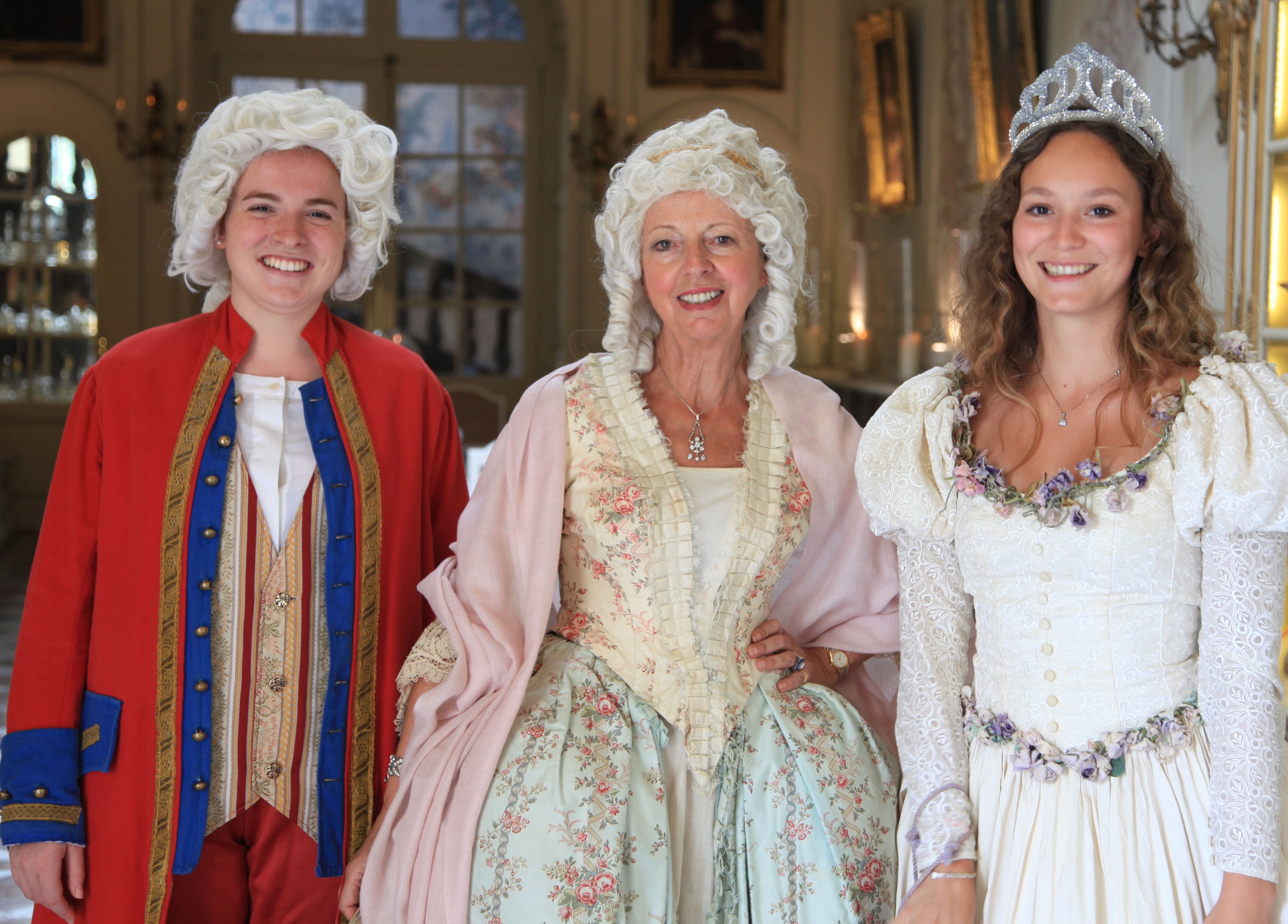 Propriétaires et guides en costumes XVIII° le dimanche des JEP